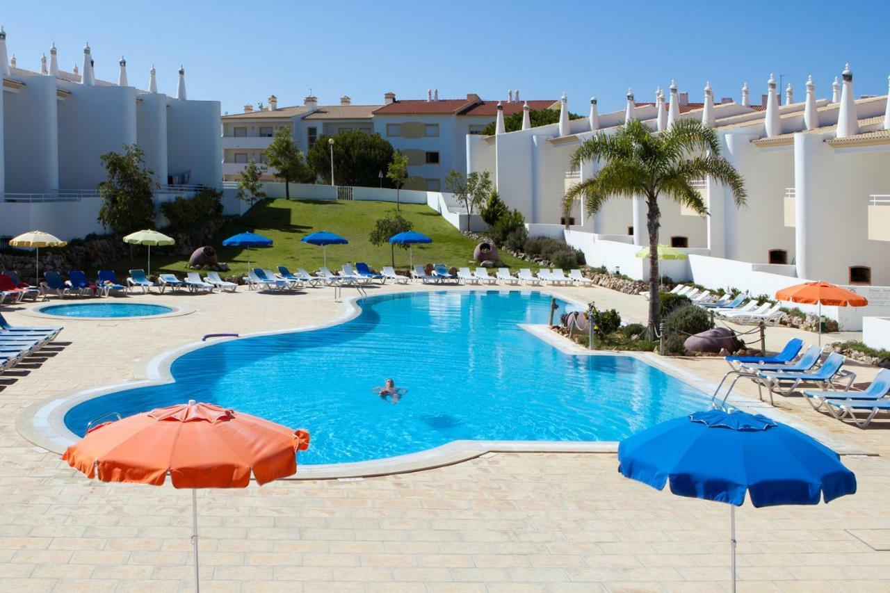Os Apartamentos A Ramos Na Praia Da Gale Estao Inserido Em Condominio Com Piscina, Fica Apenas A 350 Metros Da Praia Da Gale - Apartamentos Com Ar Condicionado Tanto Nos Quartos Como Na Sala, Smart Tv Com Prime Video E Cozinha Completa Albufeira Ngoại thất bức ảnh