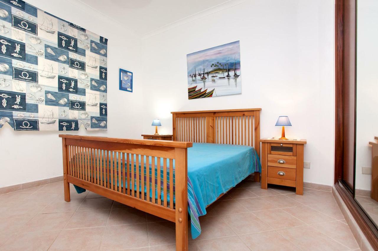 Os Apartamentos A Ramos Na Praia Da Gale Estao Inserido Em Condominio Com Piscina, Fica Apenas A 350 Metros Da Praia Da Gale - Apartamentos Com Ar Condicionado Tanto Nos Quartos Como Na Sala, Smart Tv Com Prime Video E Cozinha Completa Albufeira Ngoại thất bức ảnh