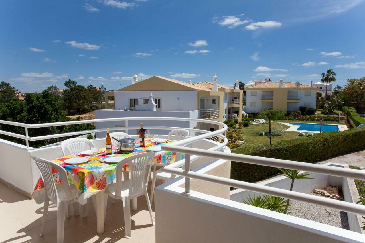 Os Apartamentos A Ramos Na Praia Da Gale Estao Inserido Em Condominio Com Piscina, Fica Apenas A 350 Metros Da Praia Da Gale - Apartamentos Com Ar Condicionado Tanto Nos Quartos Como Na Sala, Smart Tv Com Prime Video E Cozinha Completa Albufeira Ngoại thất bức ảnh