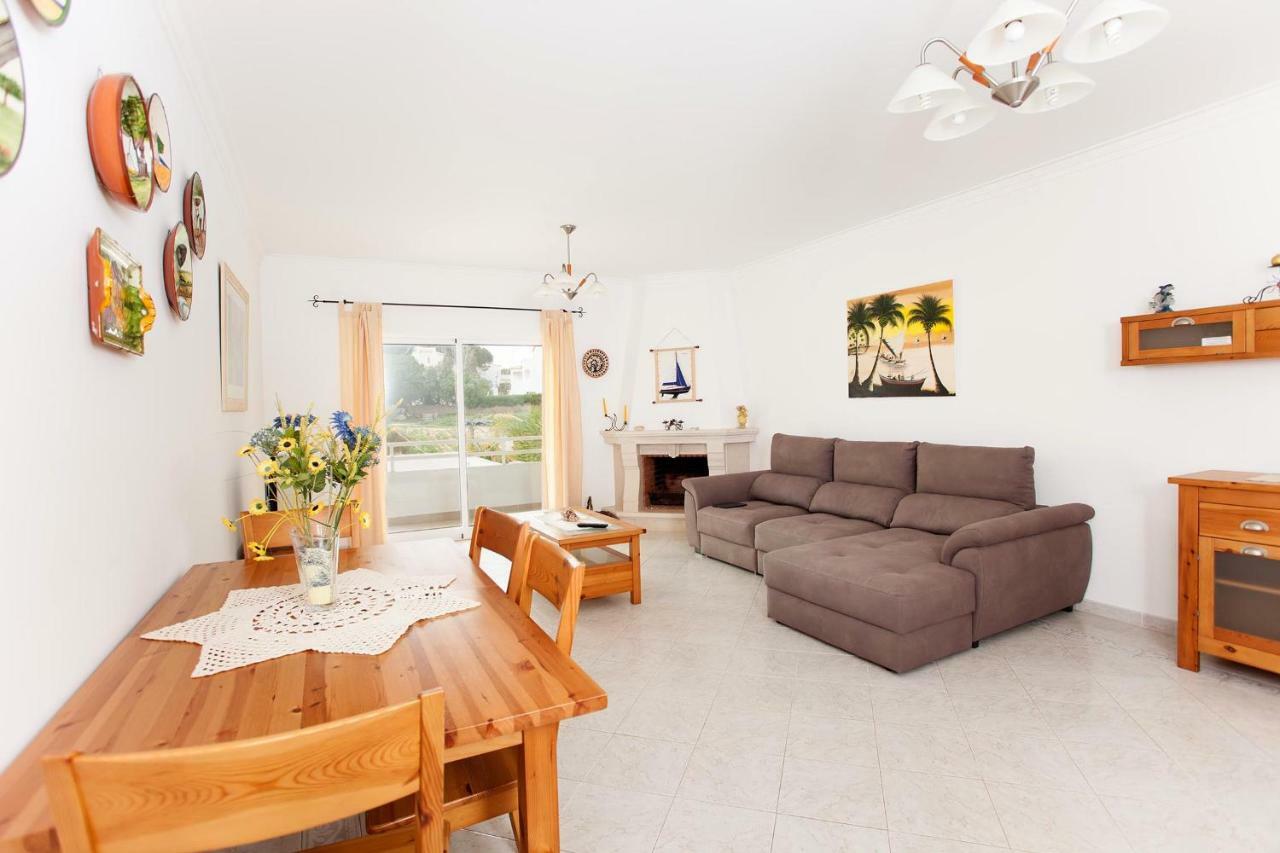 Os Apartamentos A Ramos Na Praia Da Gale Estao Inserido Em Condominio Com Piscina, Fica Apenas A 350 Metros Da Praia Da Gale - Apartamentos Com Ar Condicionado Tanto Nos Quartos Como Na Sala, Smart Tv Com Prime Video E Cozinha Completa Albufeira Ngoại thất bức ảnh