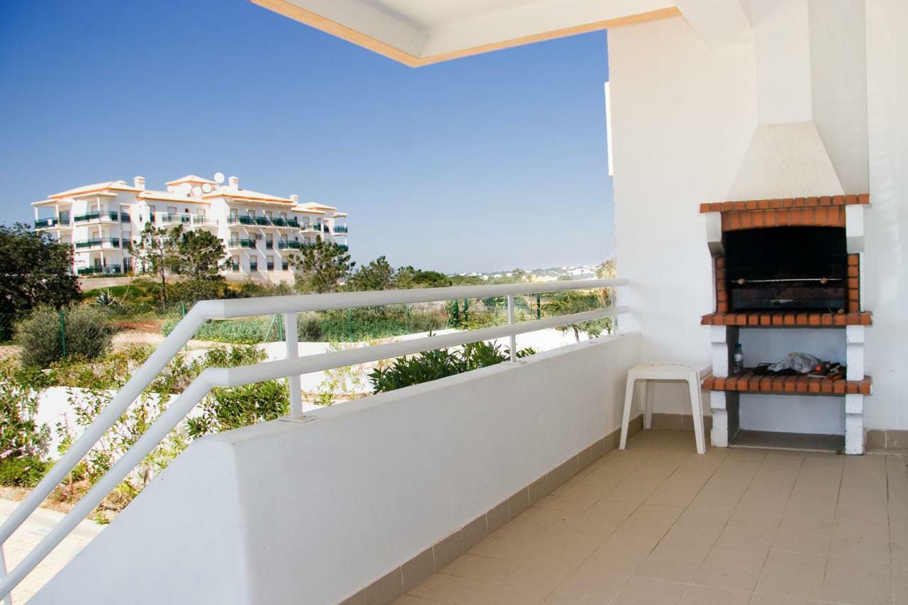 Os Apartamentos A Ramos Na Praia Da Gale Estao Inserido Em Condominio Com Piscina, Fica Apenas A 350 Metros Da Praia Da Gale - Apartamentos Com Ar Condicionado Tanto Nos Quartos Como Na Sala, Smart Tv Com Prime Video E Cozinha Completa Albufeira Ngoại thất bức ảnh