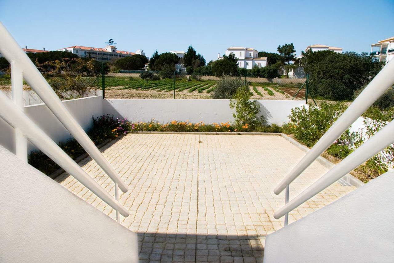 Os Apartamentos A Ramos Na Praia Da Gale Estao Inserido Em Condominio Com Piscina, Fica Apenas A 350 Metros Da Praia Da Gale - Apartamentos Com Ar Condicionado Tanto Nos Quartos Como Na Sala, Smart Tv Com Prime Video E Cozinha Completa Albufeira Ngoại thất bức ảnh
