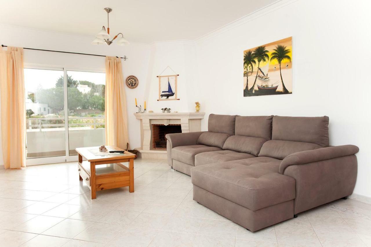 Os Apartamentos A Ramos Na Praia Da Gale Estao Inserido Em Condominio Com Piscina, Fica Apenas A 350 Metros Da Praia Da Gale - Apartamentos Com Ar Condicionado Tanto Nos Quartos Como Na Sala, Smart Tv Com Prime Video E Cozinha Completa Albufeira Ngoại thất bức ảnh