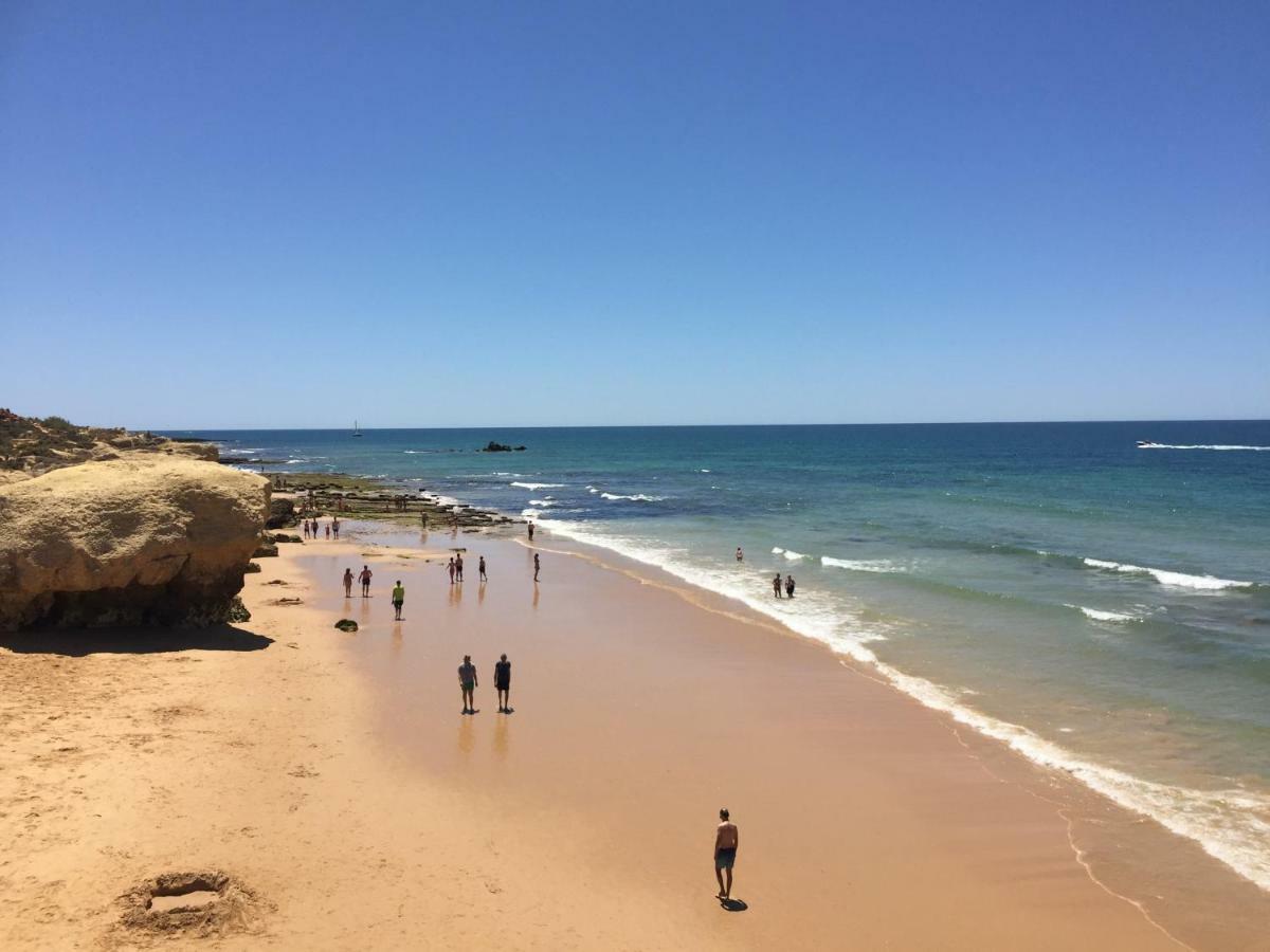 Os Apartamentos A Ramos Na Praia Da Gale Estao Inserido Em Condominio Com Piscina, Fica Apenas A 350 Metros Da Praia Da Gale - Apartamentos Com Ar Condicionado Tanto Nos Quartos Como Na Sala, Smart Tv Com Prime Video E Cozinha Completa Albufeira Ngoại thất bức ảnh